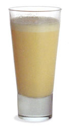 Brandy egg nog - Et billede af en klassisk brandy egg nog-cocktail, en lækker og cremet drink lavet med brandy, æg, fløde og krydderier, perfekt til julen og vinteren